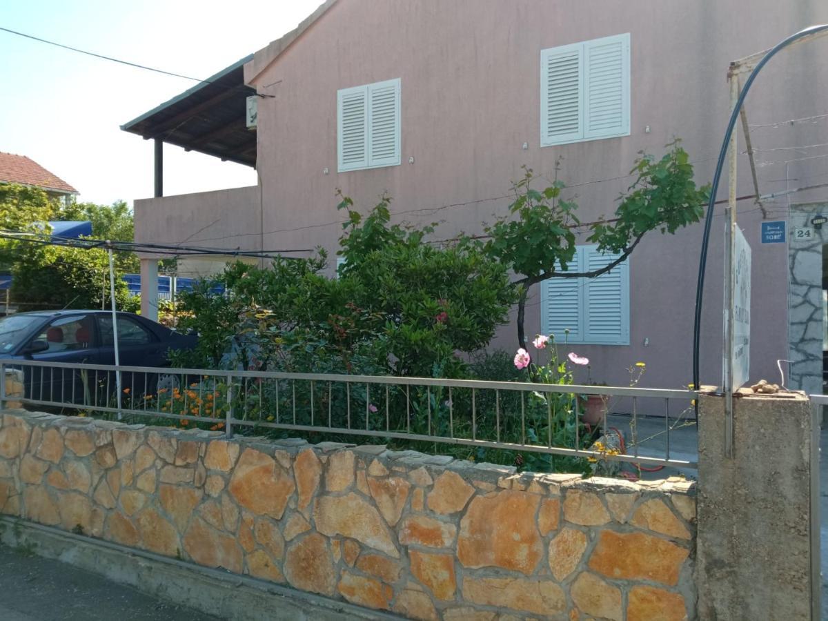 Guesthouse Eljuga Family Stari Grad  Exteriör bild