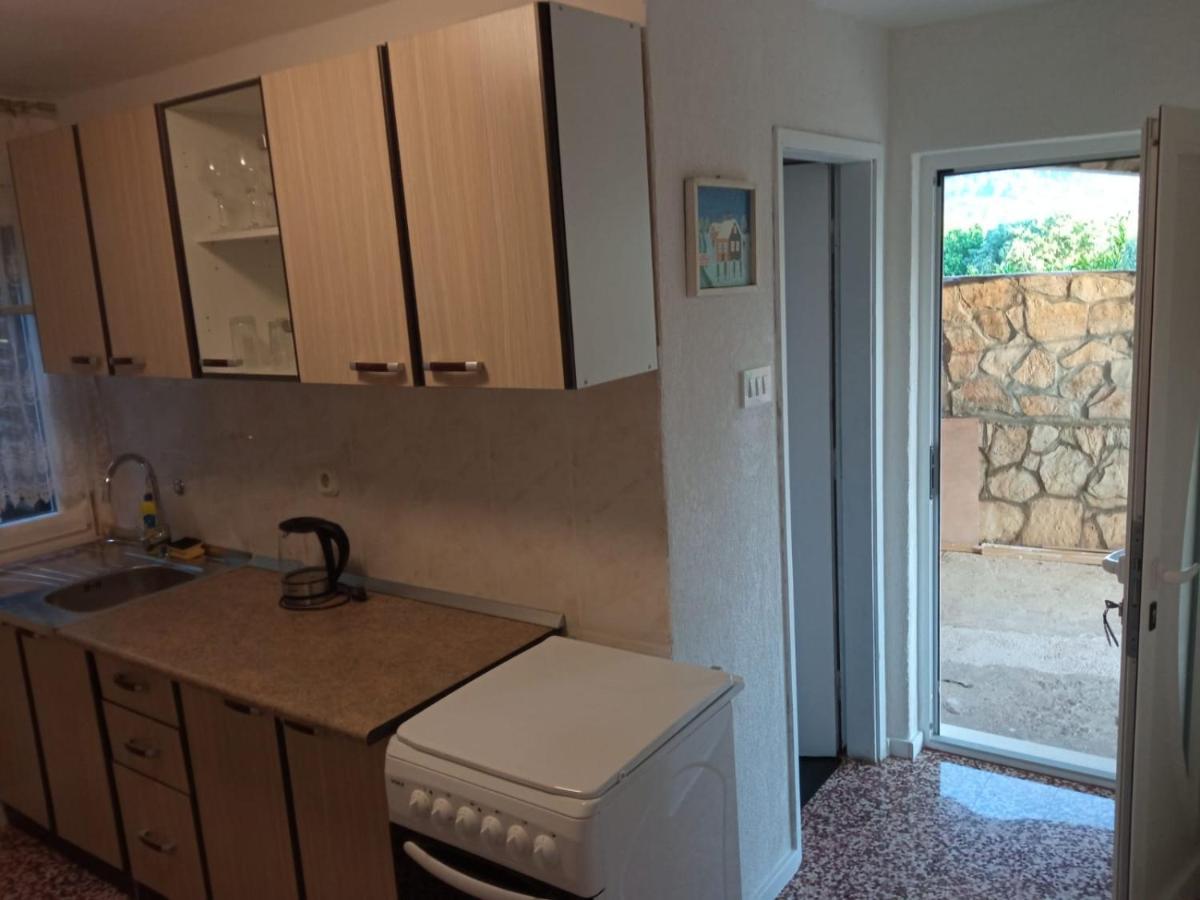 Guesthouse Eljuga Family Stari Grad  Exteriör bild