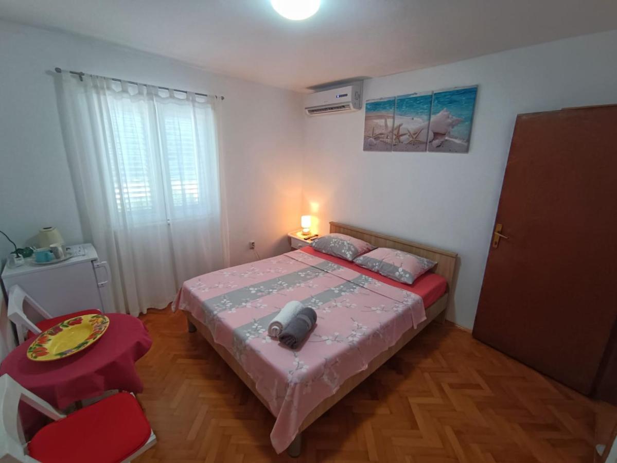 Guesthouse Eljuga Family Stari Grad  Exteriör bild