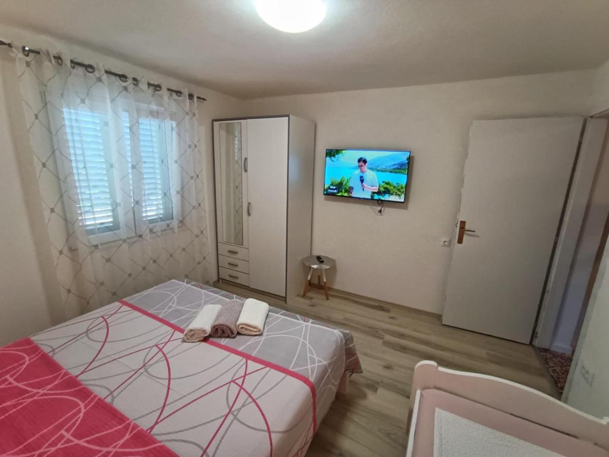 Guesthouse Eljuga Family Stari Grad  Exteriör bild