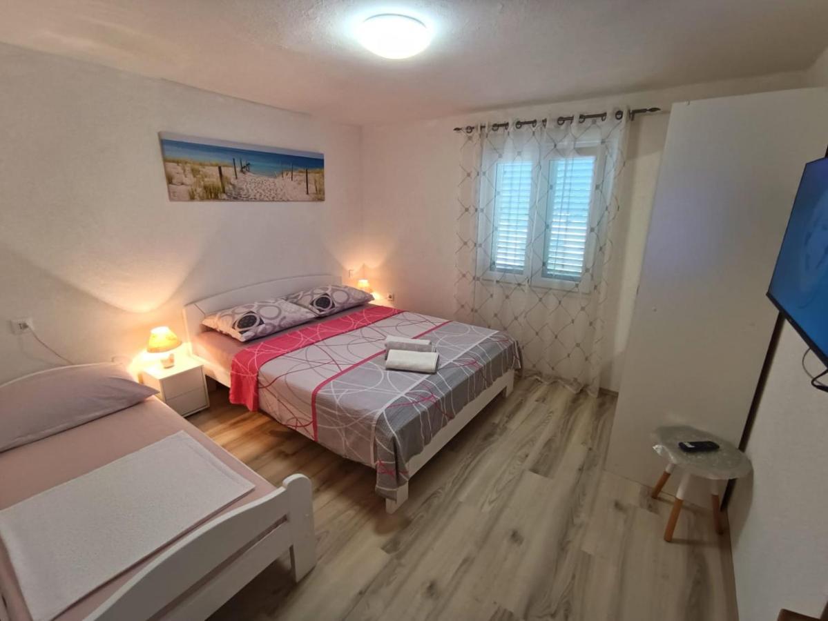Guesthouse Eljuga Family Stari Grad  Exteriör bild