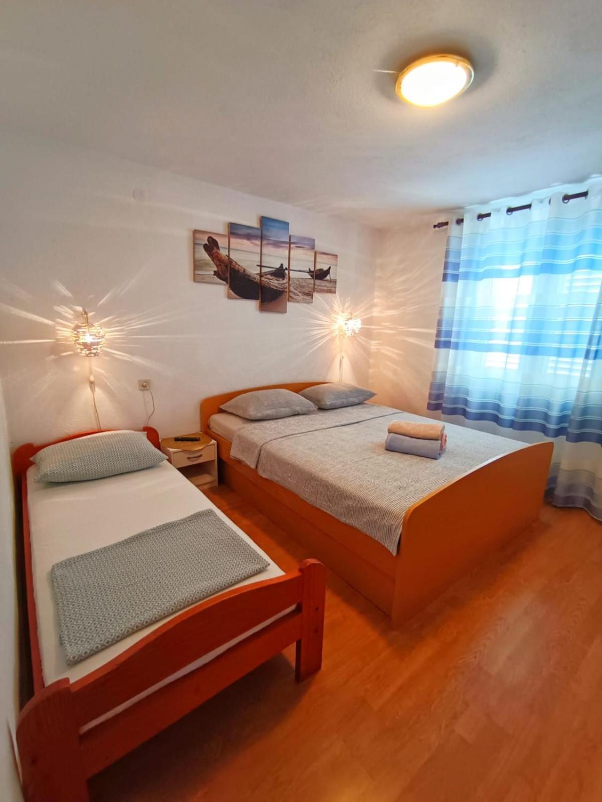 Guesthouse Eljuga Family Stari Grad  Exteriör bild