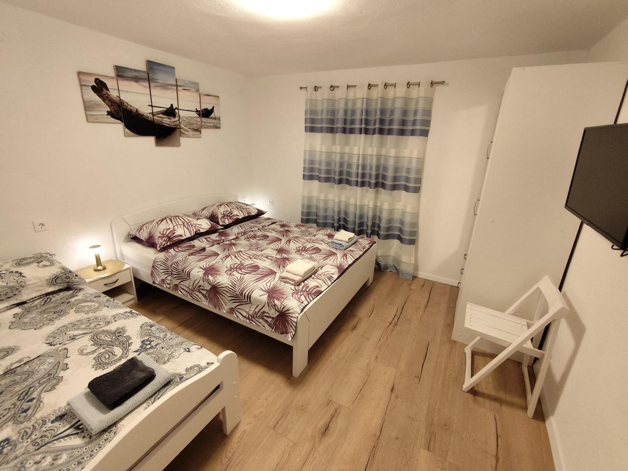 Guesthouse Eljuga Family Stari Grad  Exteriör bild