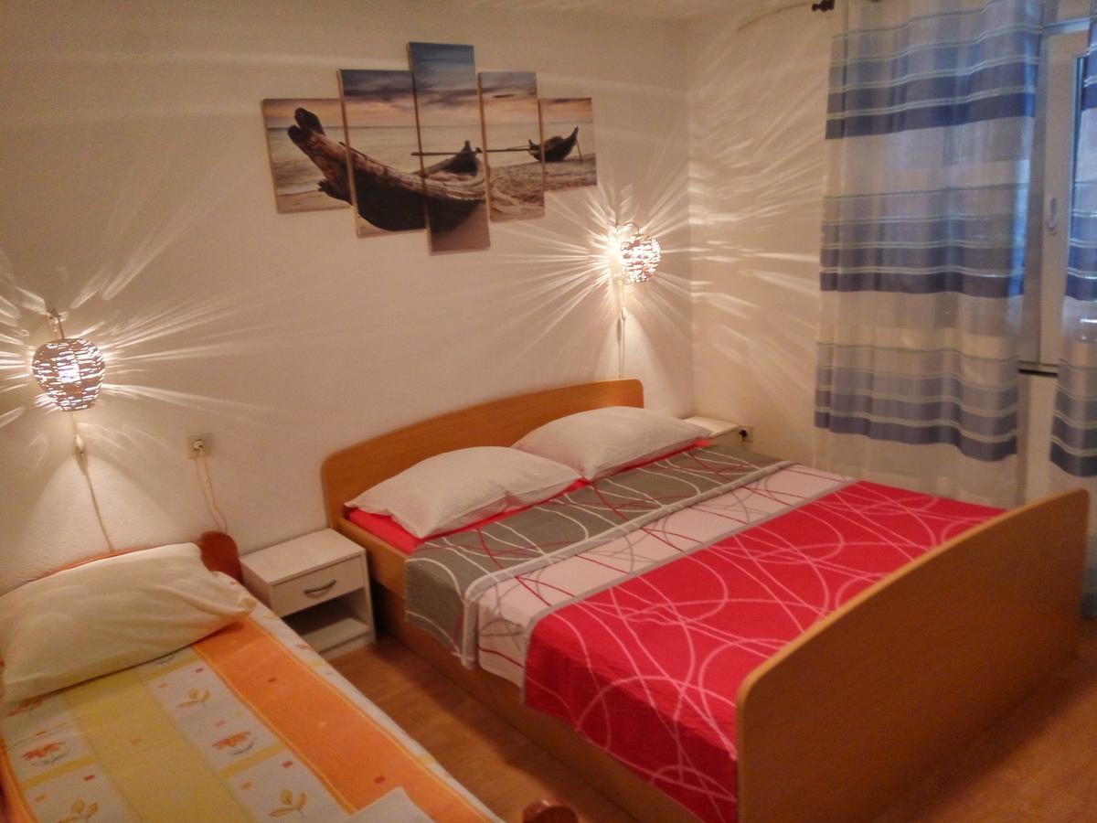 Guesthouse Eljuga Family Stari Grad  Exteriör bild