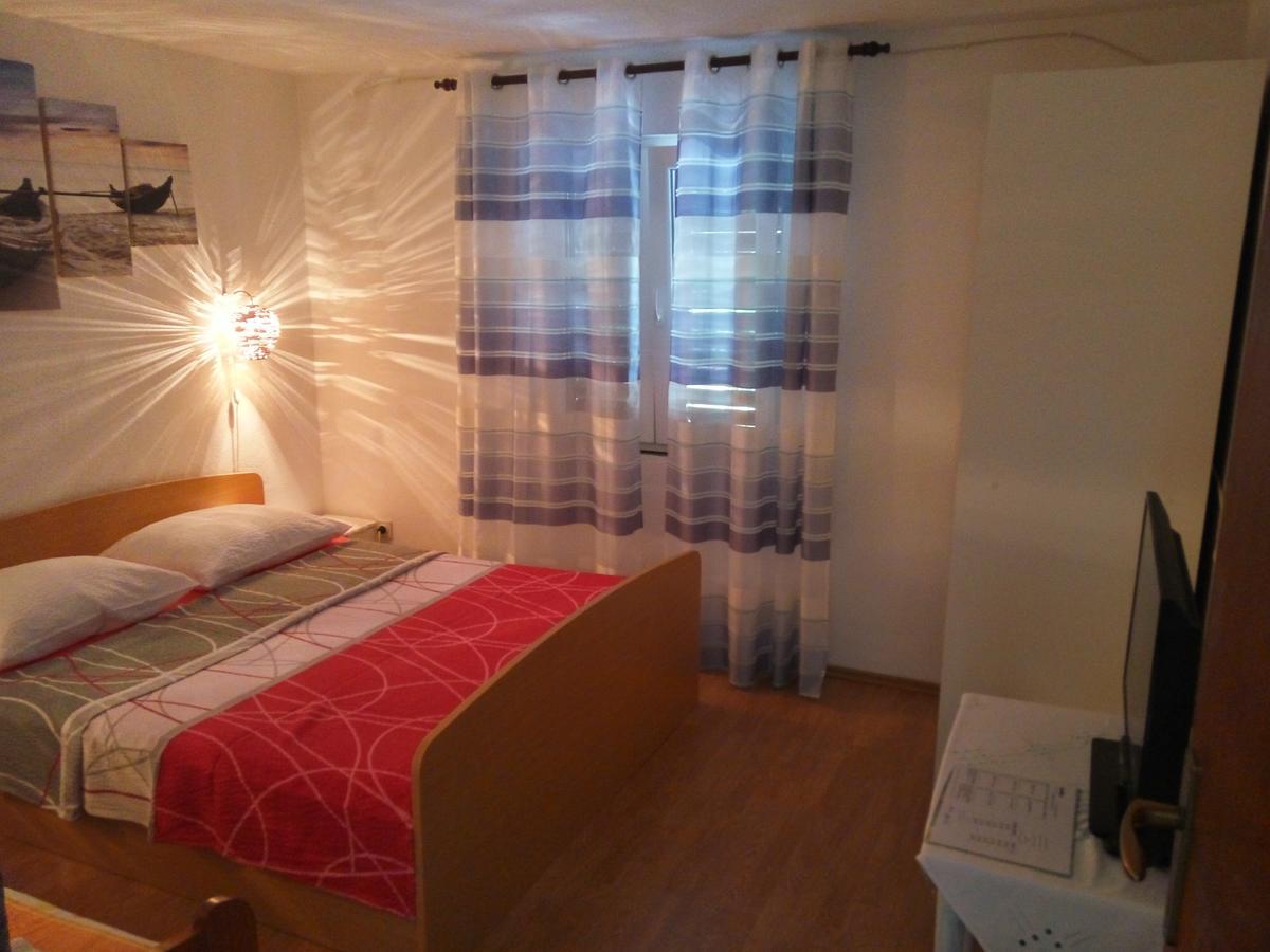 Guesthouse Eljuga Family Stari Grad  Exteriör bild